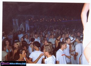 GarlandsClosingParty_Space2002.jpg