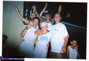 Space_biza2002Tara_Jon_Els_me_Creamy.jpg