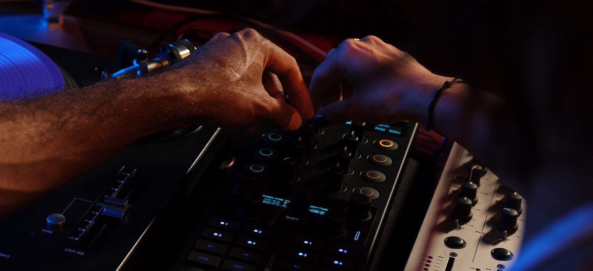 Learn how to DJ with Traktor: Explore beginner and intermediate courses from Crossfader