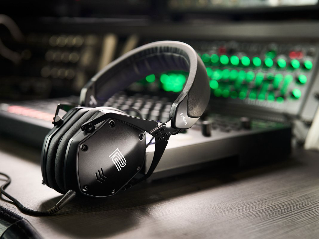 Roland’s new VMH-S100 studio headphones promise “unparalleled sound fidelity and exceptional comfort”