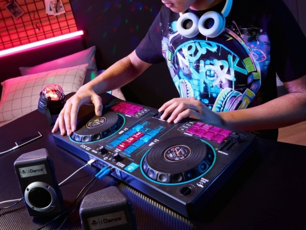 Smyths Toys’ new iDance XD-301 DJ deck will have your child dropping beats like a pro